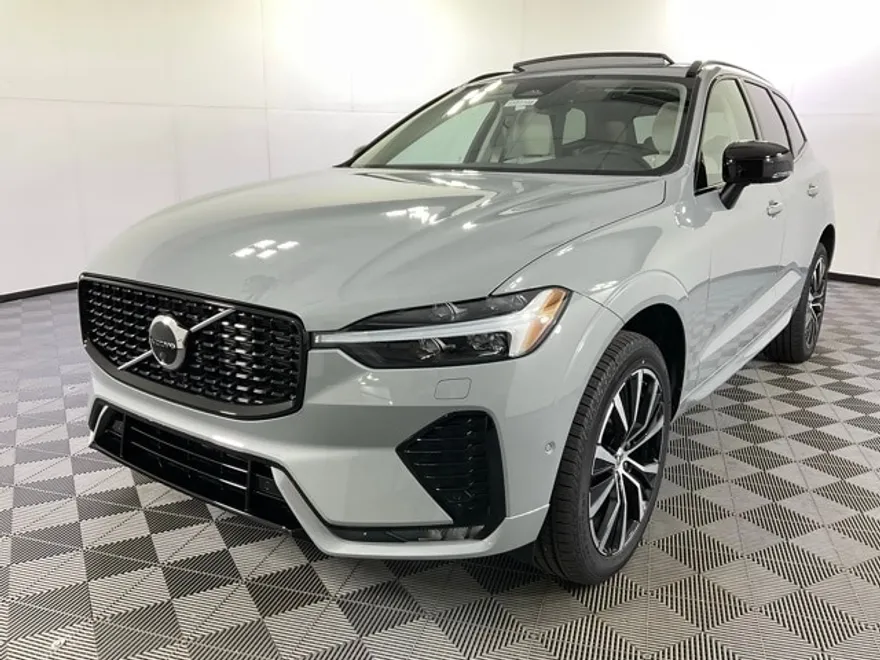 2025 Volvo XC60 B5 Plus photo 1
