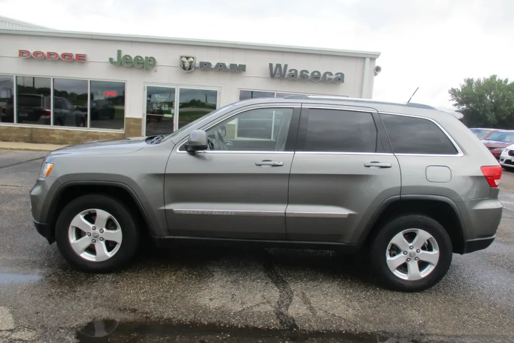 2012 Jeep Grand Cherokee Laredo photo 1