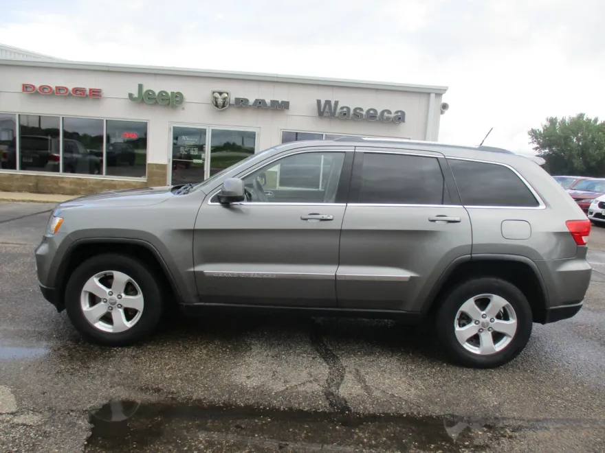 2012 Jeep Grand Cherokee Laredo photo 1