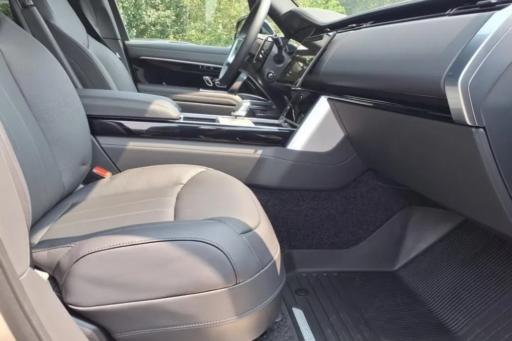 2025 Land Rover Range Rover SE photo 1