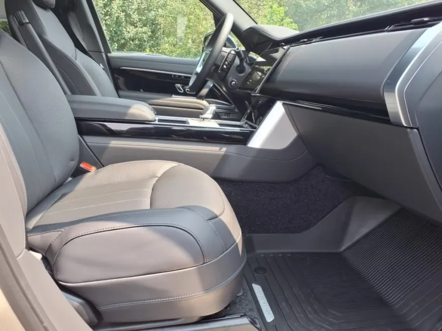 2025 Land Rover Range Rover SE photo 1