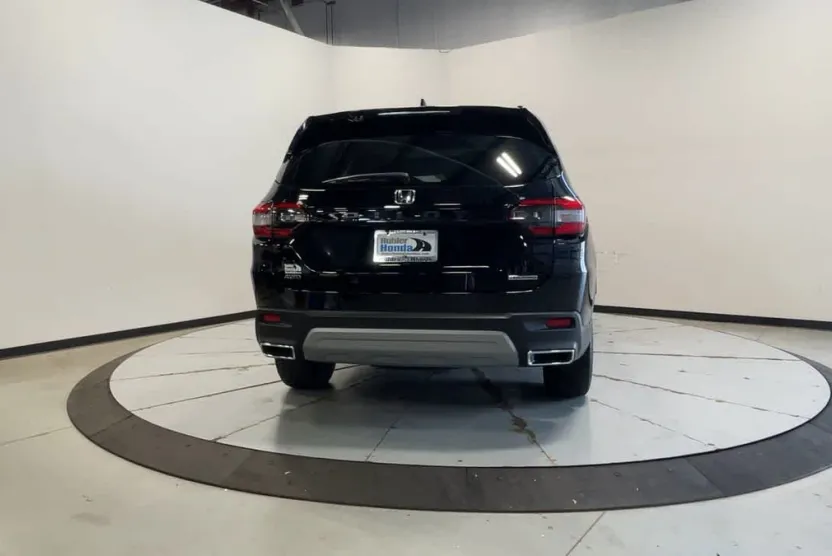 2024 Honda Pilot Touring photo 1