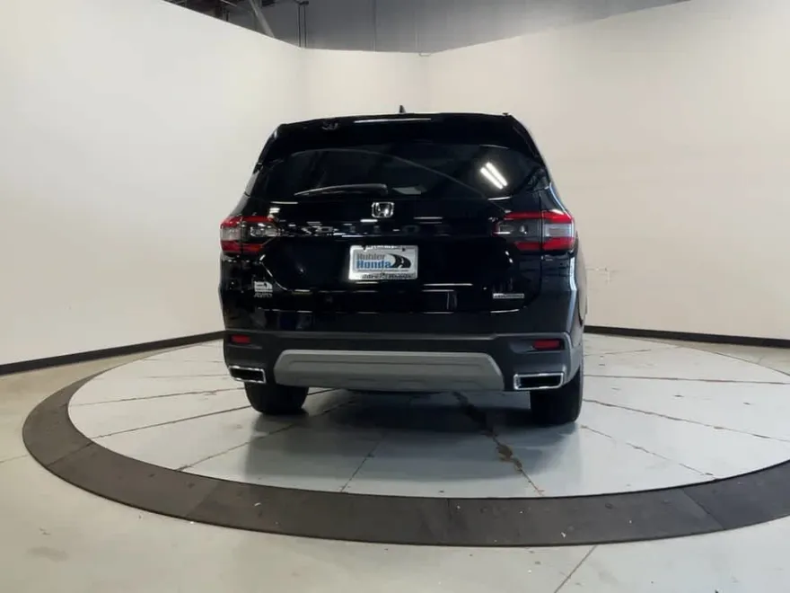 2024 Honda Pilot Touring photo 1