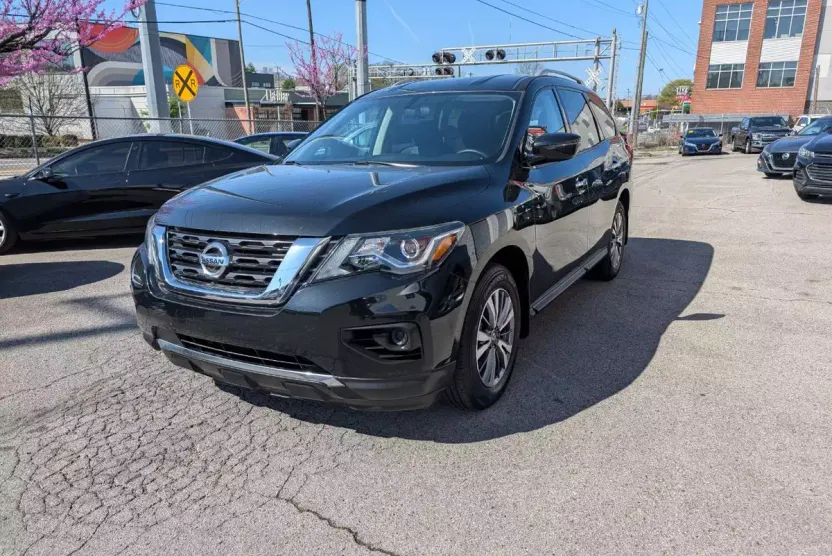 2020 Nissan Pathfinder S photo 1