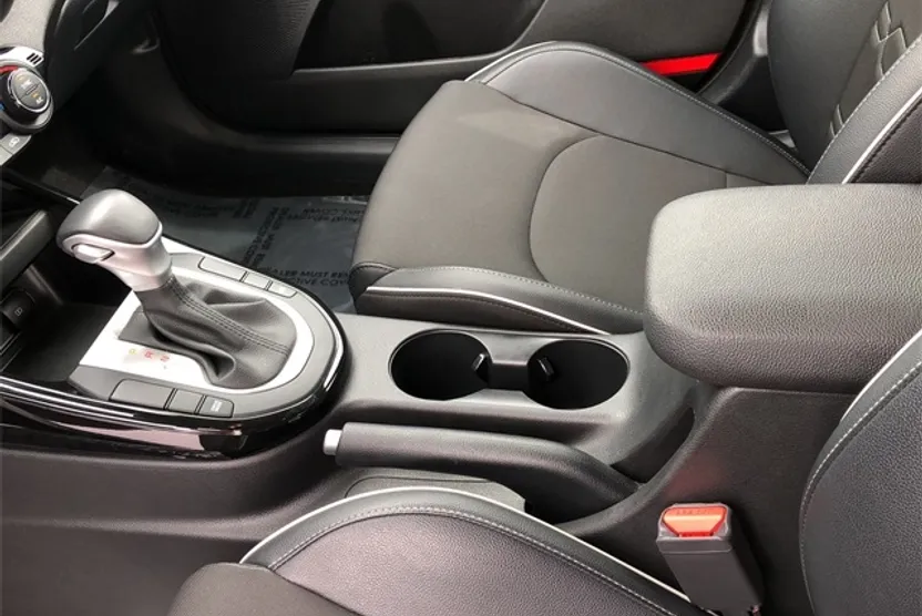 2023 Kia Forte GT-Line photo 1