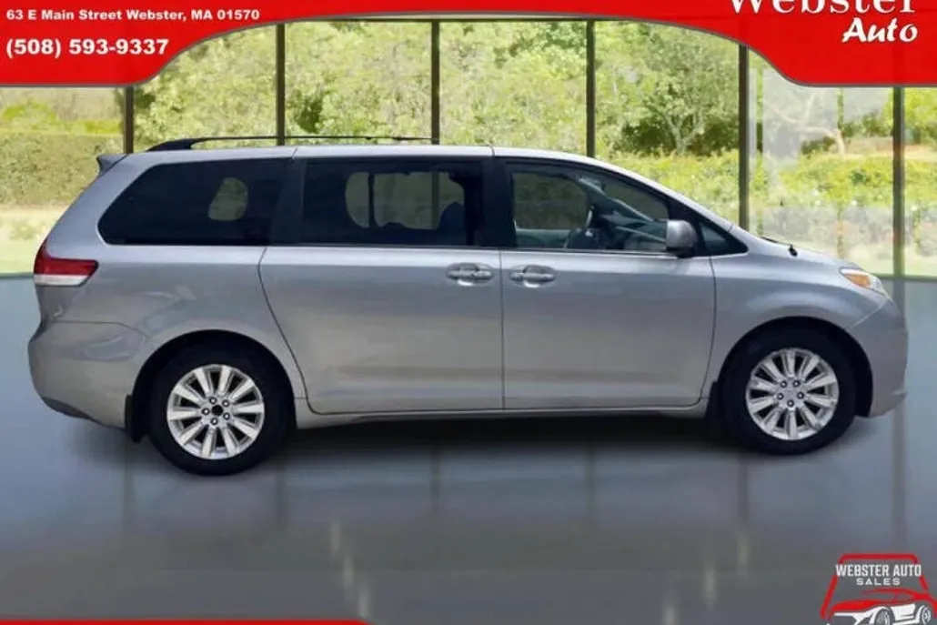 2014 Toyota Sienna XLE photo 1