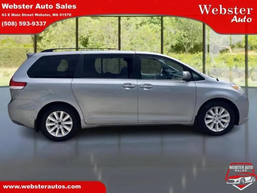 2014 Toyota Sienna XLE photo 1