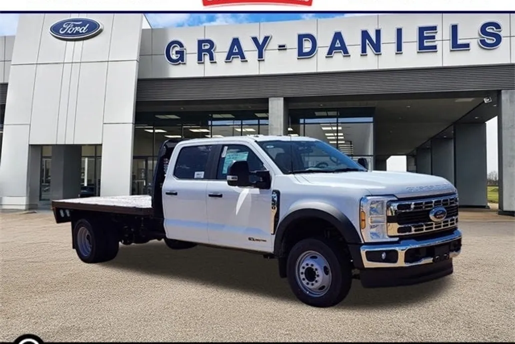 2025 Ford F-550 photo 1