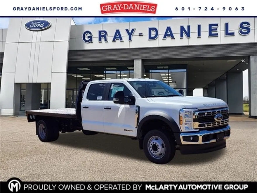 2025 Ford F-550 photo 1
