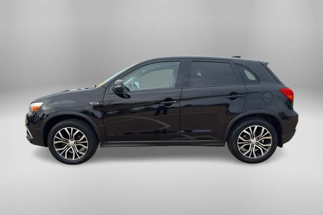 2018 Mitsubishi Outlander Sport SE photo 1