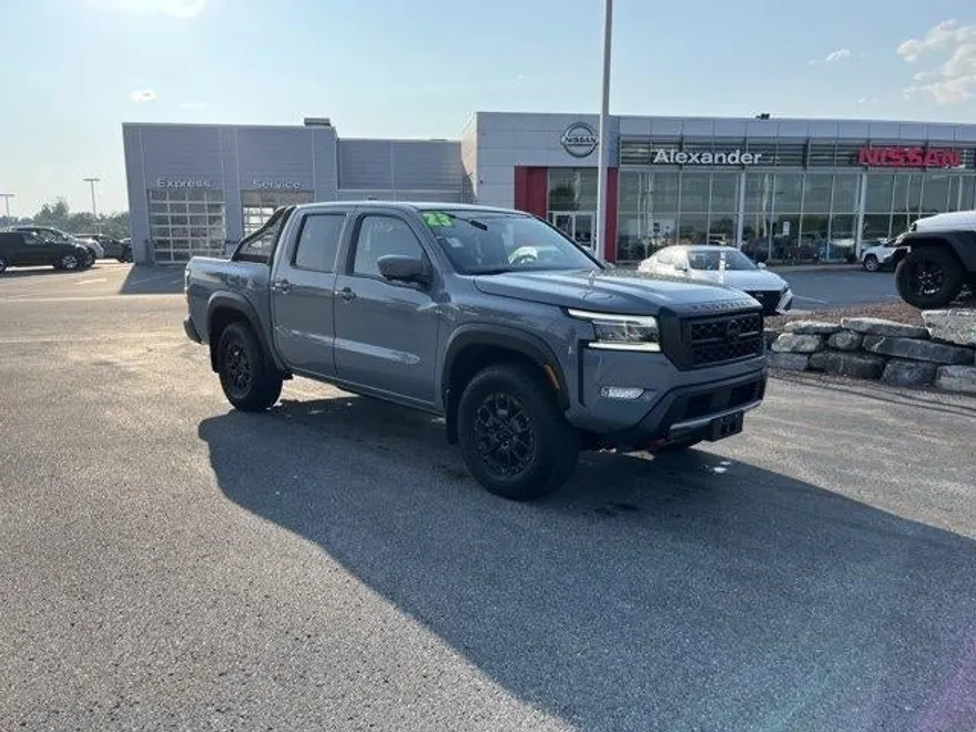 2023 Nissan Frontier Crew Cab PRO-4X photo 1