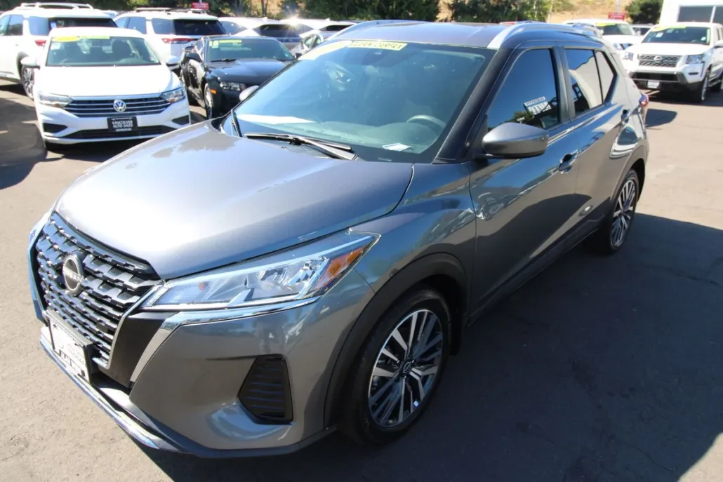 2020 Nissan Kicks SR photo 1