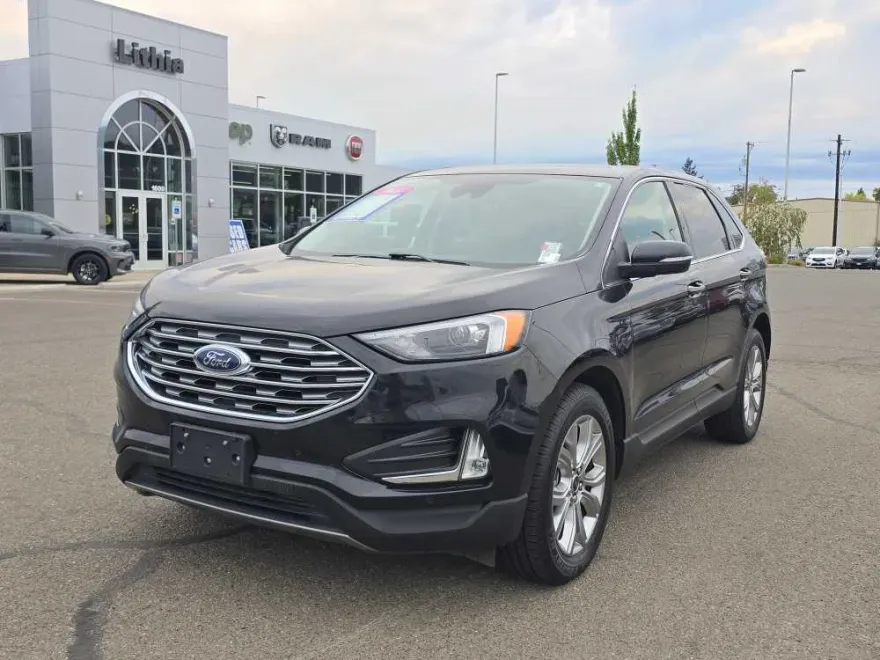 2023 Ford Edge Titanium photo 1