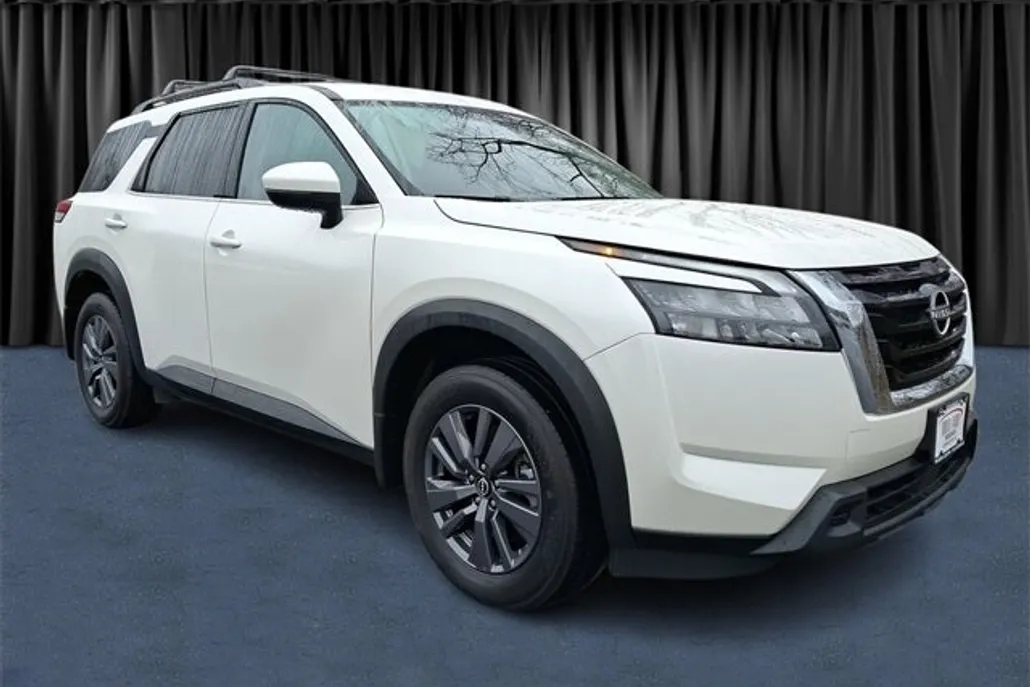 2024 Nissan Pathfinder SV photo 1