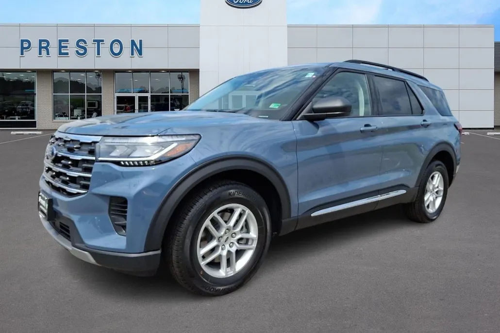 2025 Ford Explorer photo 1