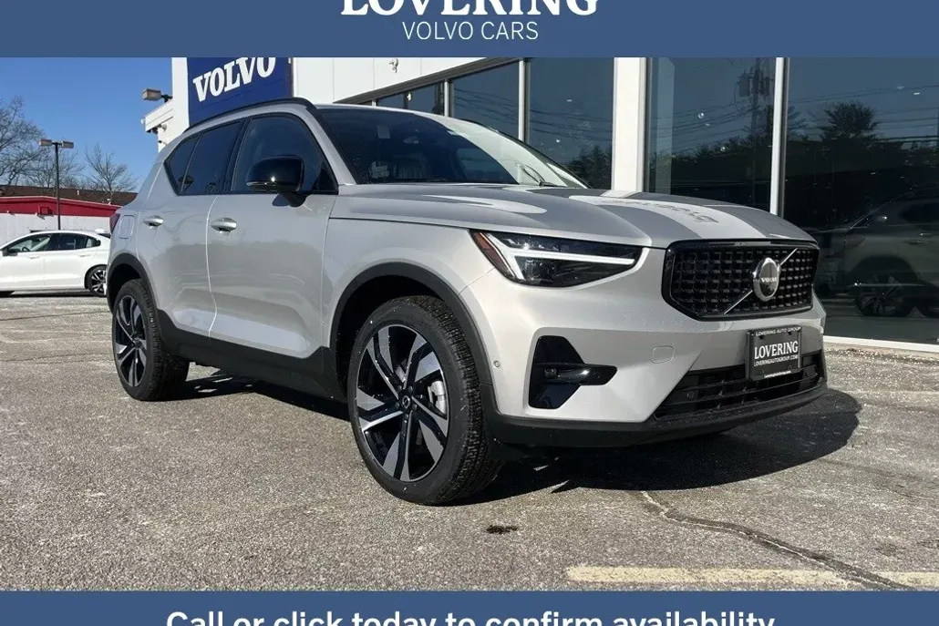 2025 Volvo XC40 photo 1