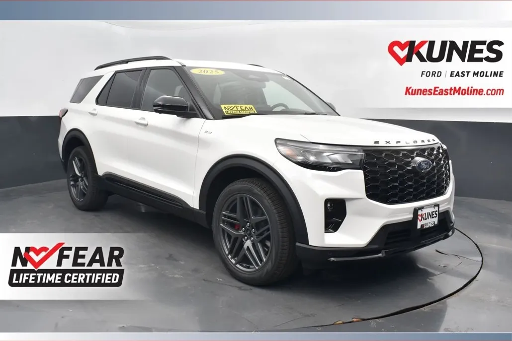 2025 Ford Explorer ST-Line photo 1