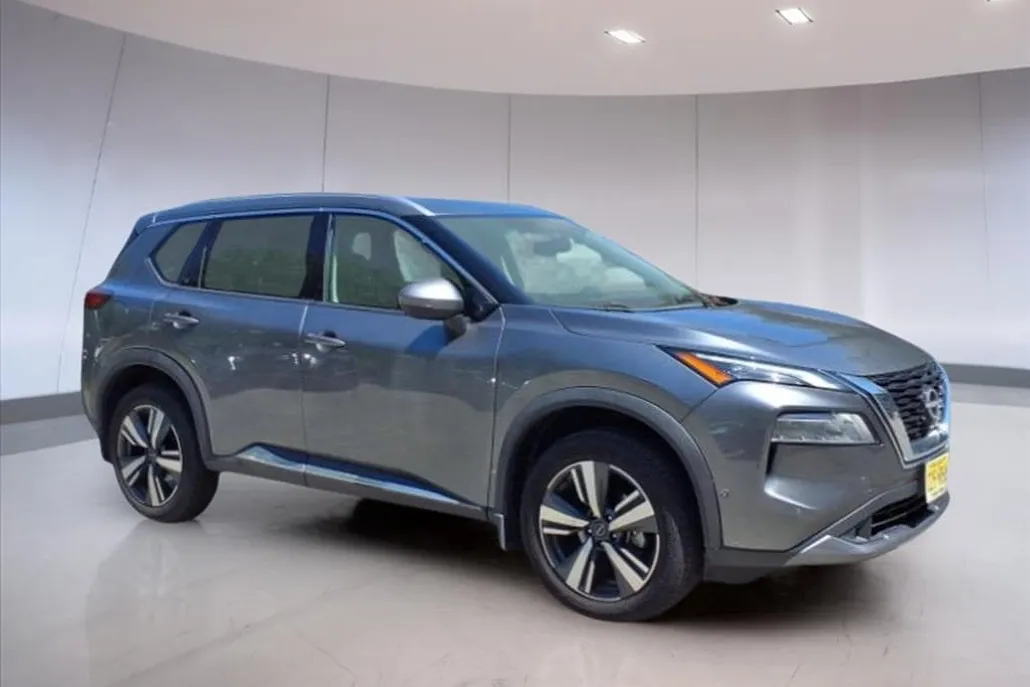 2022 Nissan Rogue SL photo 1