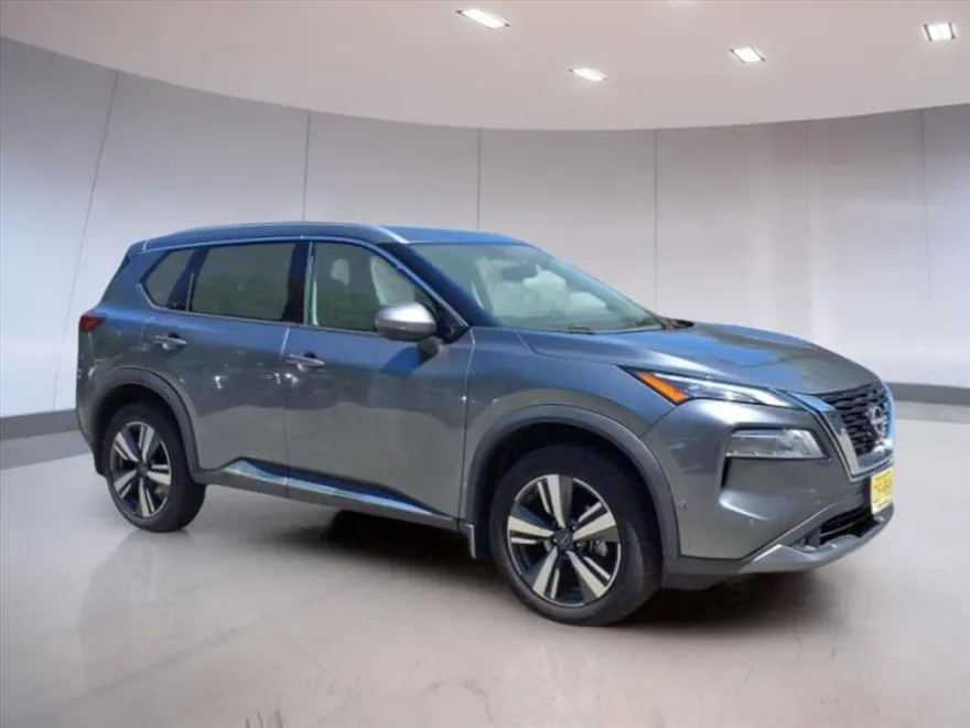 2022 Nissan Rogue SL photo 1