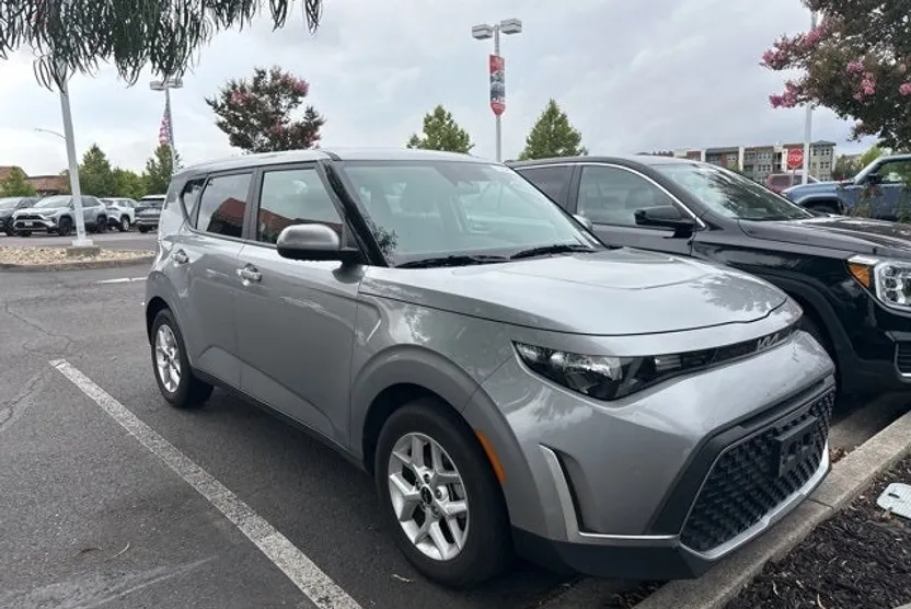 2024 Kia Soul LX photo 1