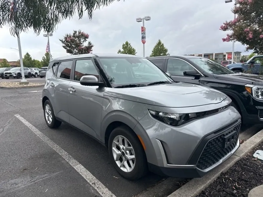 2024 Kia Soul LX photo 1
