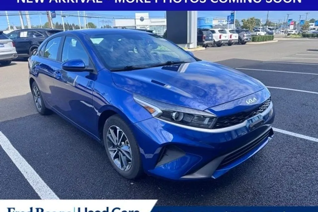 2023 Kia Forte LXS photo 1