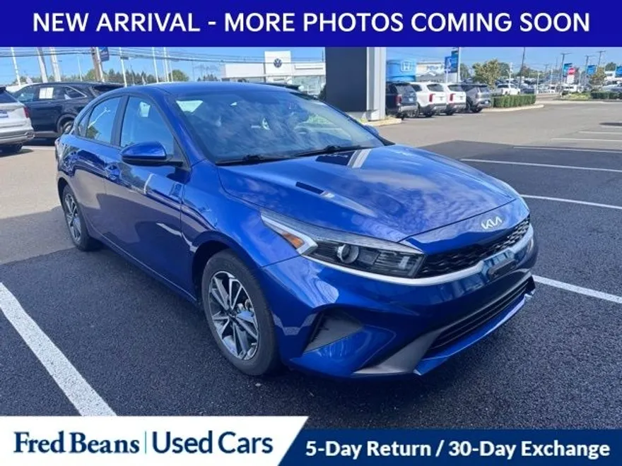 2023 Kia Forte LXS photo 1