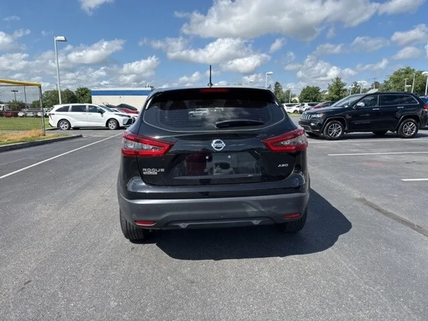 2021 Nissan Rogue Sport S photo 1