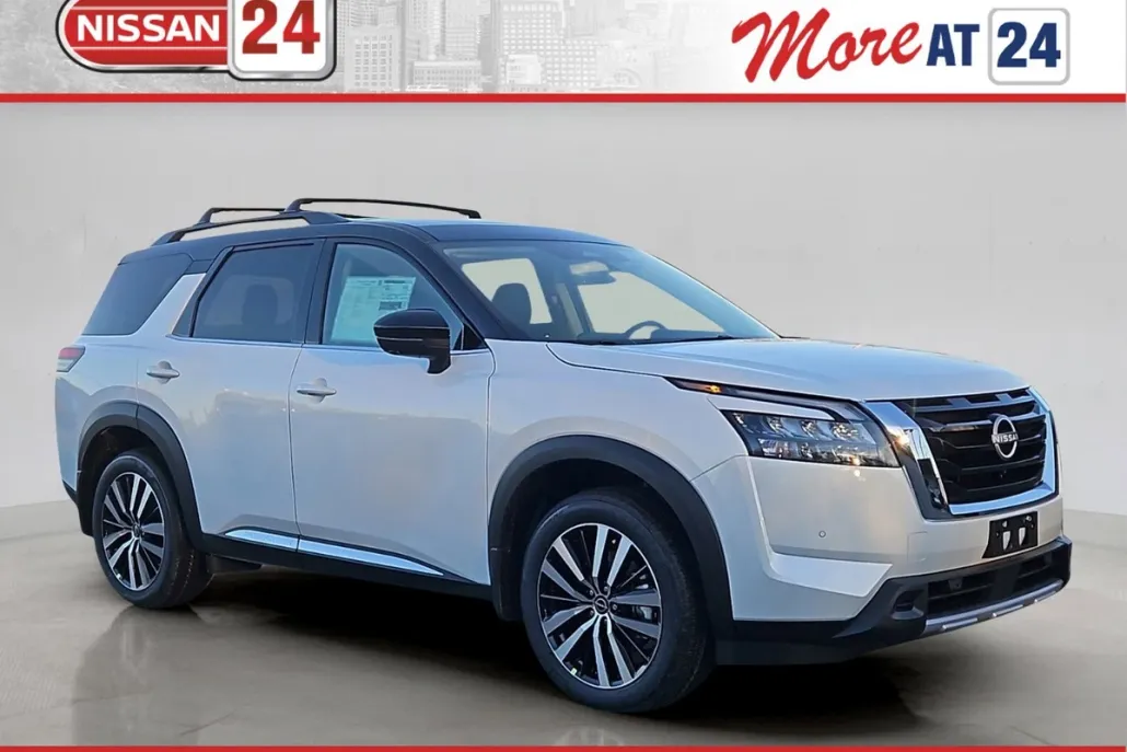 2025 Nissan Pathfinder Platinum photo 1