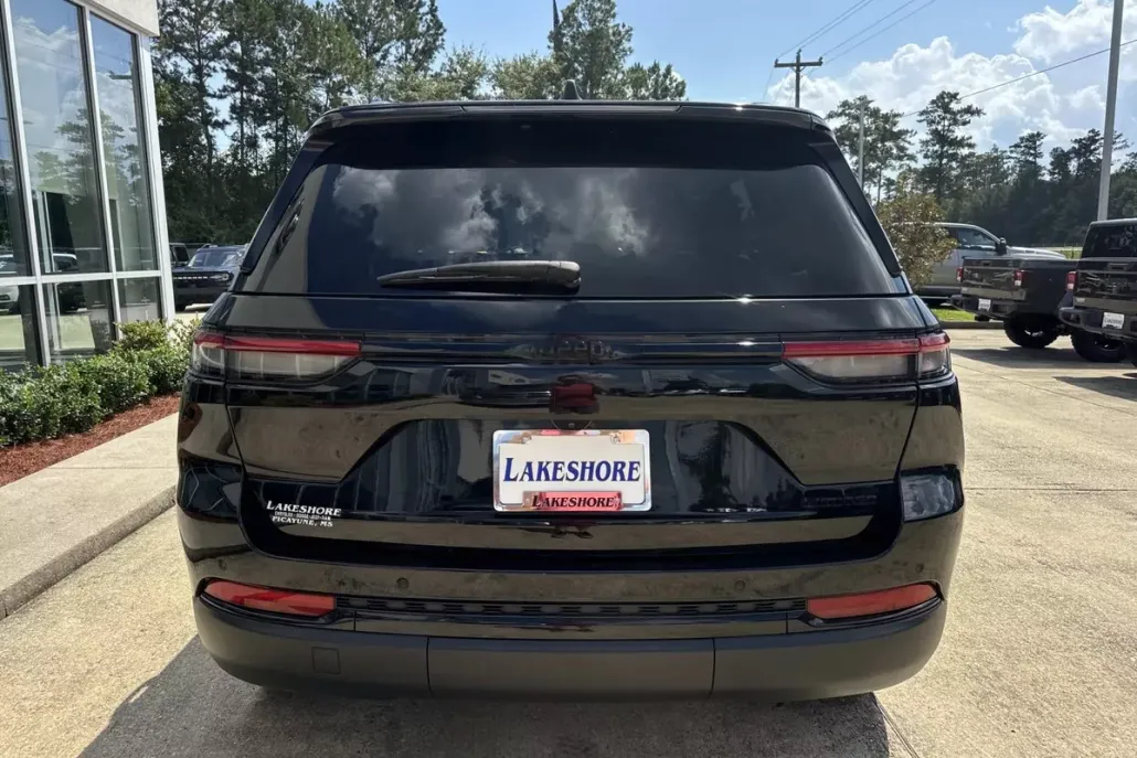 2023 Jeep Grand Cherokee Limited photo 1