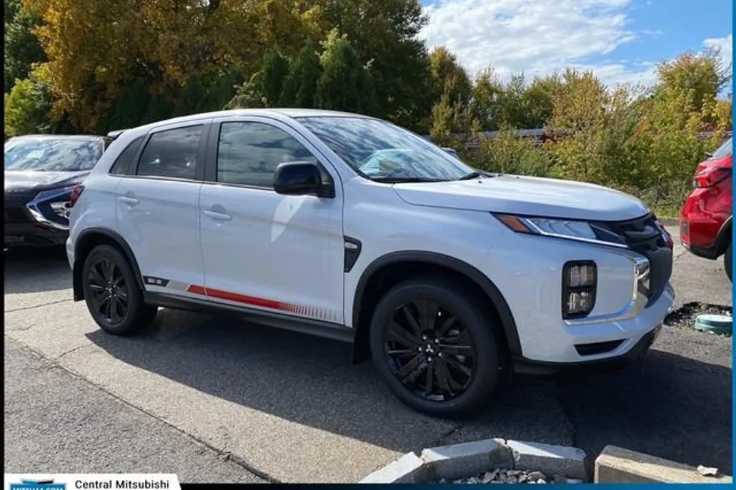 2024 Mitsubishi Outlander Sport photo 1