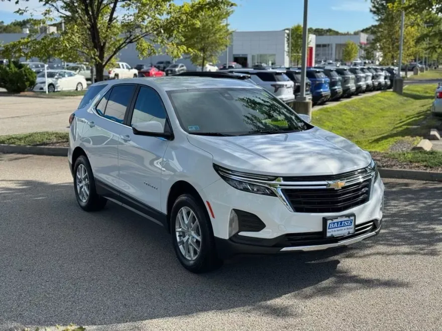2022 Chevrolet Equinox LT photo 1