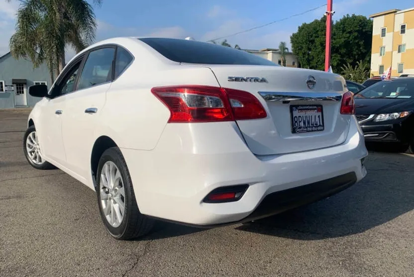 2018 Nissan Sentra SV photo 1
