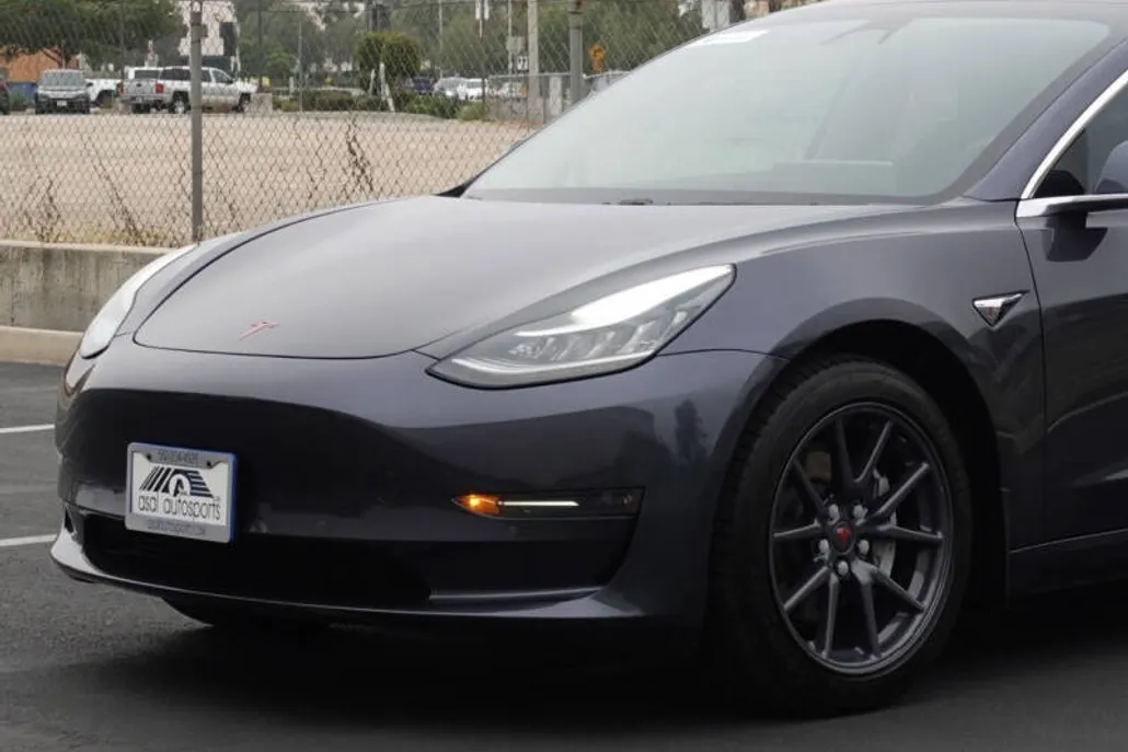 2018 Tesla Model 3 Long Range photo 1