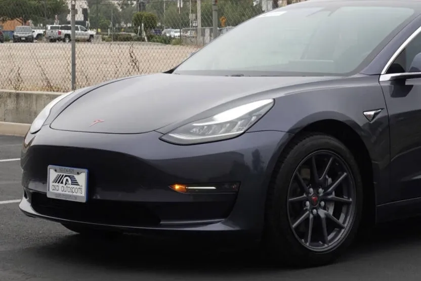2018 Tesla Model 3 Long Range photo 1