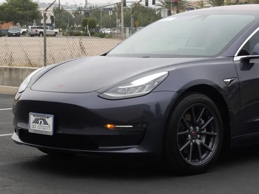 2018 Tesla Model 3 Long Range photo 1