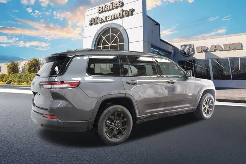 2024 Jeep Grand Cherokee Altitude photo 1