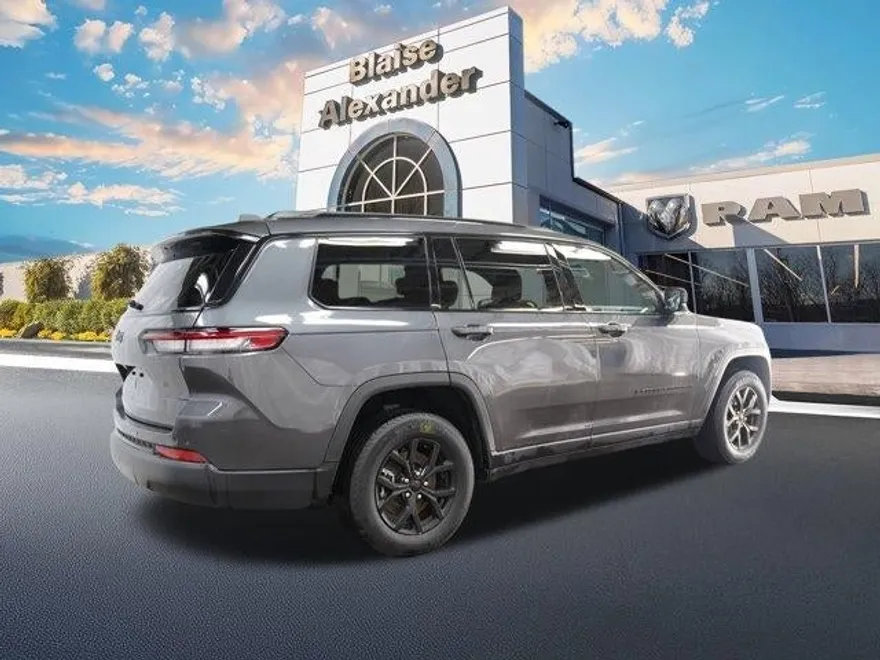 2024 Jeep Grand Cherokee Altitude photo 1