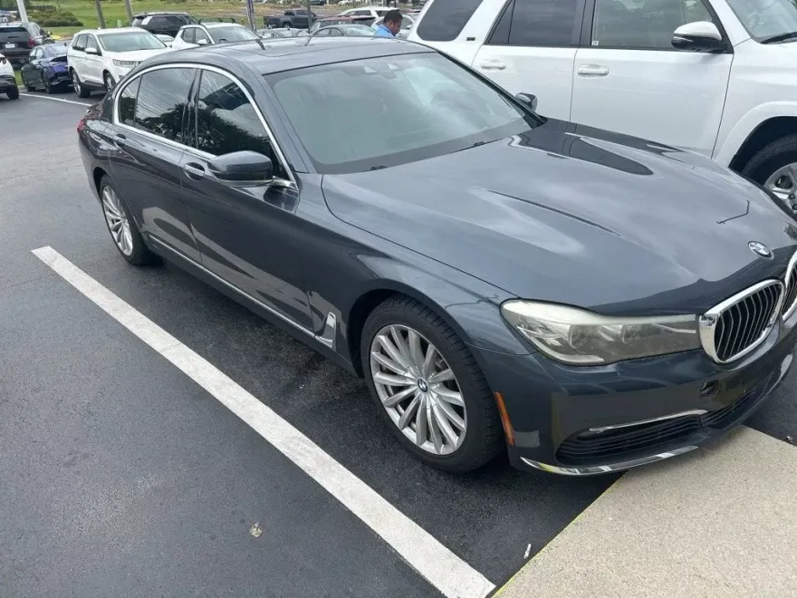 2017 Bmw 740i photo 1