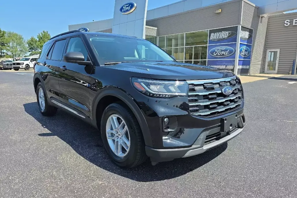 2025 Ford Explorer photo 1