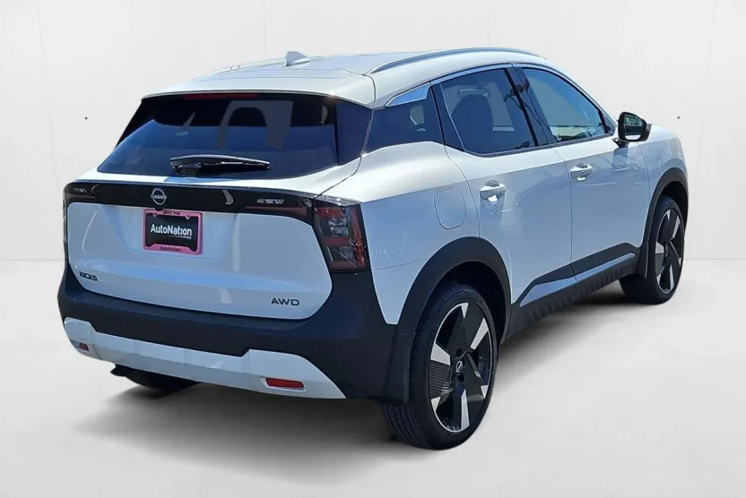 2025 Nissan Kicks SR photo 1