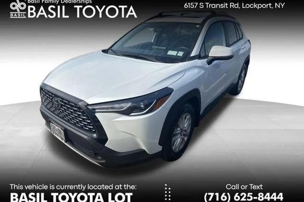 2023 Toyota Corolla Cross LE photo 1