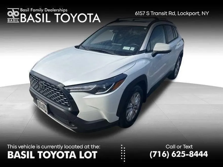 2023 Toyota Corolla Cross LE photo 1