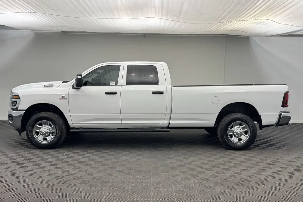 2025 Ram 3500 Tradesman photo 1