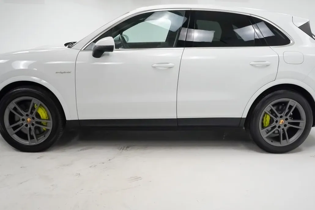 2024 Porsche Cayenne E-Hybrid Base photo 1