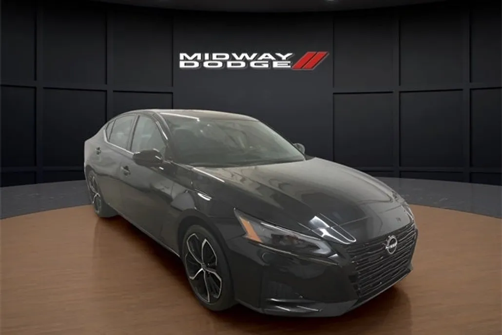 2024 Nissan Altima SR photo 1