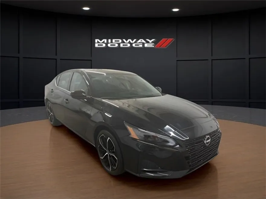 2024 Nissan Altima SR photo 1