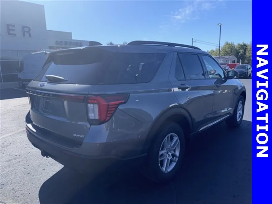 2025 Ford Explorer photo 1