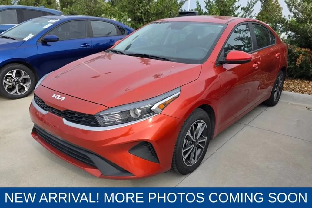 2023 Kia Forte LXS photo 1