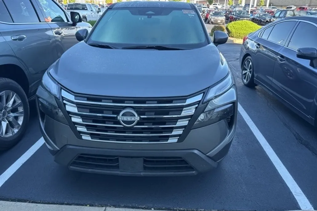 2024 Nissan Rogue SV photo 1